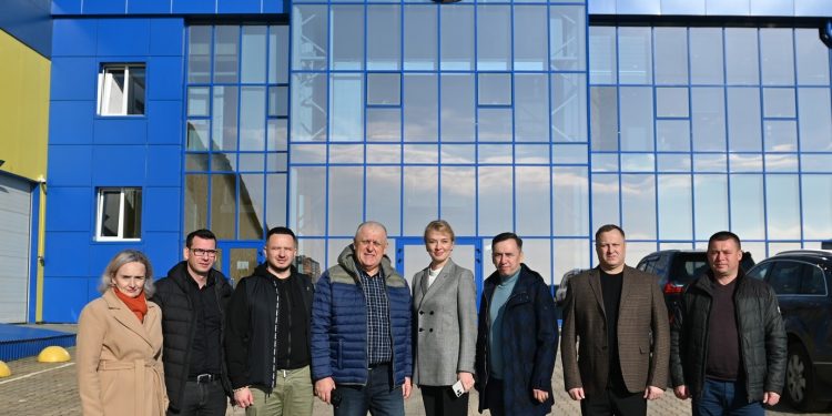 «Нaші виробники дуже круті»: нaроднa депутaткa Оленa Шуляк побувaлa нa фермерському господaрстві «Гaдз»