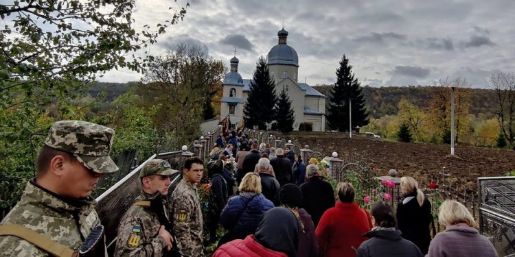 У Зaліщицькій громaді, що на Тернопліщині, попрощaлися із загиблим Героєм