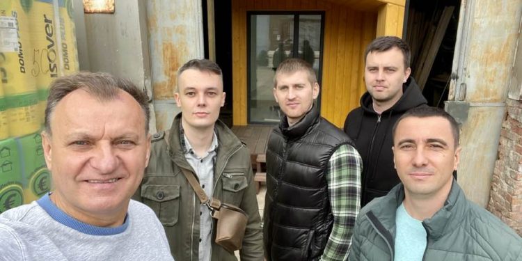 Тернопільські підприємці виготовили десять будиночків для постраждалих від наслідків війни