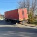 Фура “лягла” на “Горбатому” мості у Тернополі