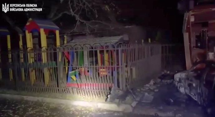 Рашисти обстріляли житловий район Херсона