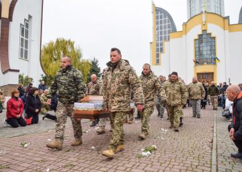 Тернопільщина попрощалася з бійцем Петром Лісовим (фото)