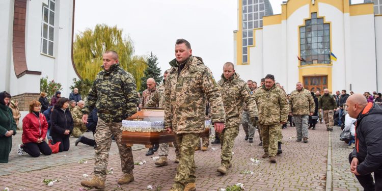 Тернопільщина попрощалася з бійцем Петром Лісовим (фото)