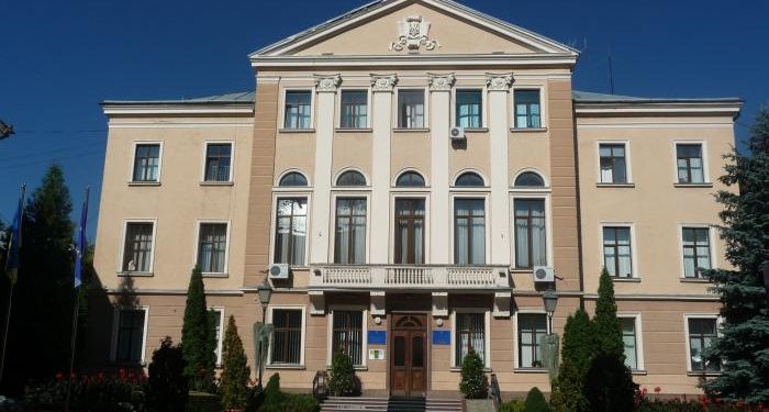 Тернопільська міська рада та окружна прокуратура побили горшки?