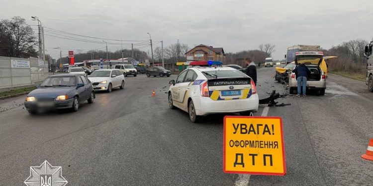 Масштабна ДТП біля “Подолян” у Тернополі: є травмовані