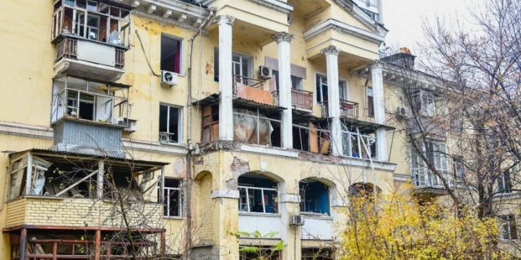 Ворог змінив тактику і б’є по газогонах: ракетний обстріл Дніпра – поранено 23 людини