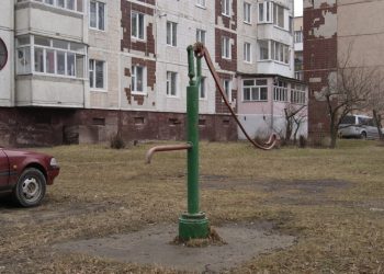 Якщо вода зникне в кранах Тернополя: адреси колонок-качалок та бюветів