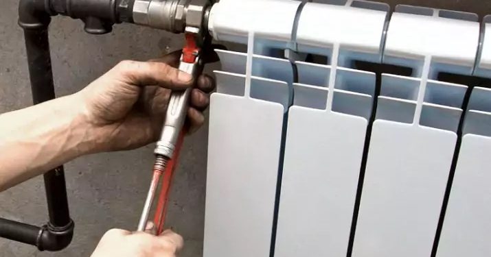 Тернопіль готується повністю зливати воду з систем опалення в багатоквартирних будинках