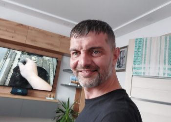 Герой “Азовсталі” морпіх Михайло Діанов передав гроші родинам загиблих побратимів