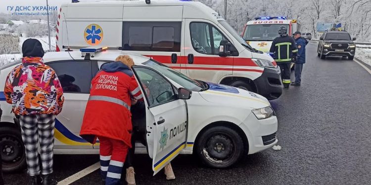 На Тернопільщині зіткнулися легковий автомобіль і маршрутка