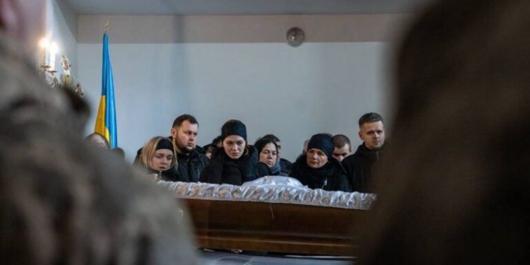 Тернопіль попрощався із загиблим Віталієм Невінським