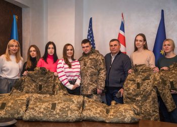 Студенти з Тернополя передали теплий одяг для ЗСУ