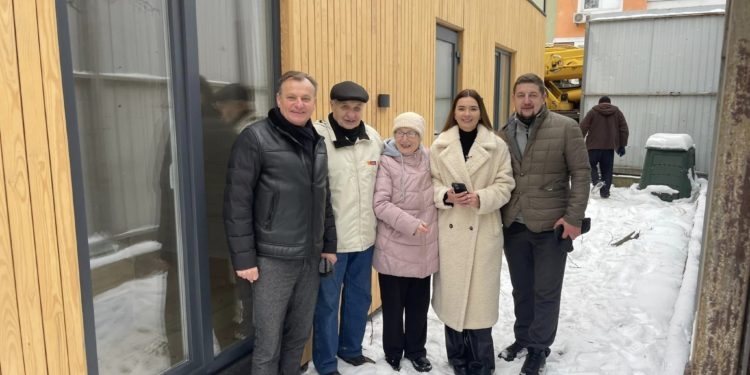 Budmall Center передав модульний будиночок пенсіонерам із Ірпеня