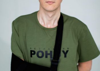 “Коли ти поранений, з тебе зрізають одяг ножицями Есмарха” – історія бійця підірвала мережу