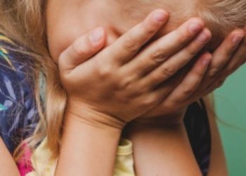 Тернопільська поліція рятує: 7-рiчна дитина помилково зачинилася у квартирi на замок