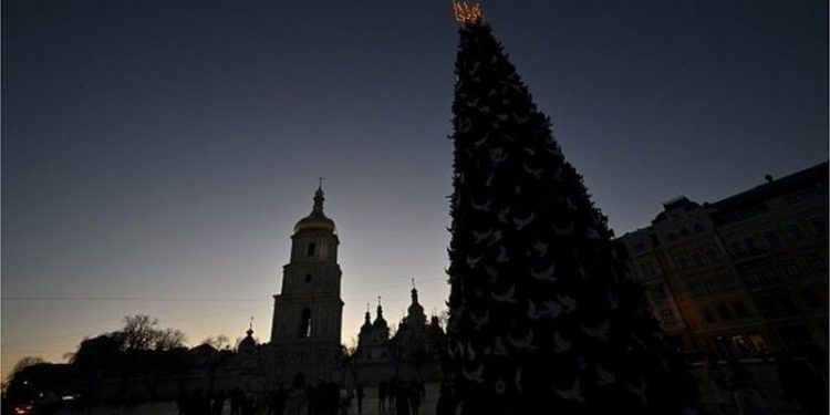 “Вже два дні без світла”. Історії з Києва та області про ситуацію з електрикою і не тільки