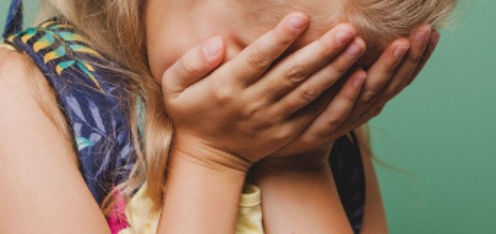 Тернопільська поліція рятує: 7-рiчна дитина помилково зачинилася у квартирi на замок