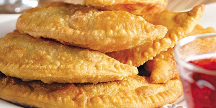 Домашні чебуреки з соковитою м’ясною начинкою та хрумким тістом від тернополянки