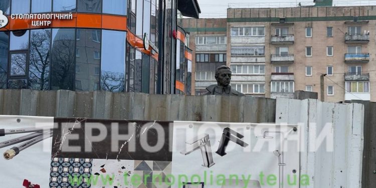 Невидимий: для чого насправді в Тернополі встановили пам’ятник Симону Петлюрі?