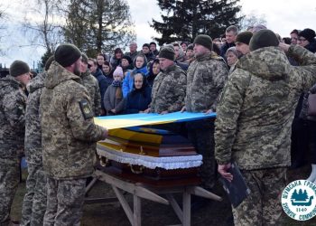 Тернопільщина прощалася з бійцем Романом Мельничуком (фоторепортаж)