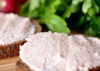 Смачна та проста закуска з ікри оселедця