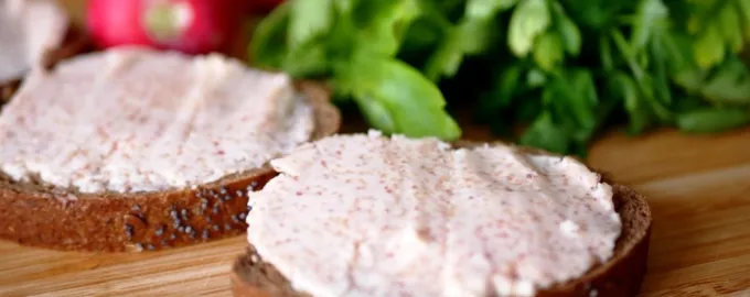 Смачна та проста закуска з ікри оселедця