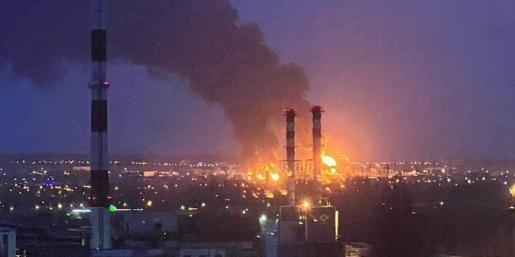 росія зустріла Новий рік під потужну “бавовну”: вибухи пролунали у багатьох містах