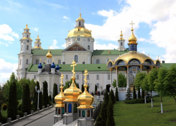 У деякі храми Лаври не пустили московських попів