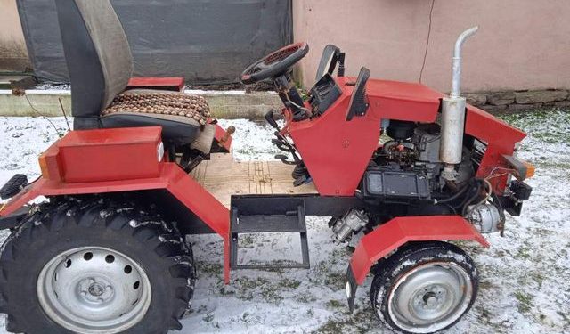 Сімейство з Тернопільщини зробили трактор з “Жигулів”