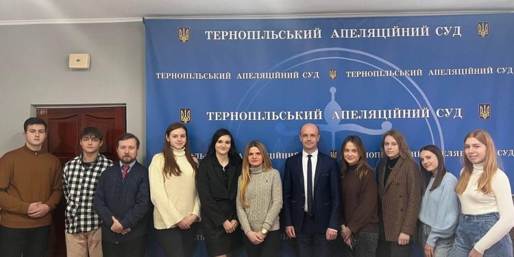 Майбутні тернопільські юристи зустрілися із керівником апарату апеляційного суду