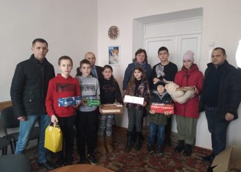 Учні ліцею на Тернопільщині отримали подарунки від “Української команди”