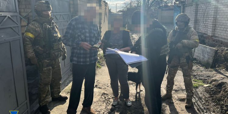 СБУ затримала у Херсоні колишню очільницю «філії російської залізниці», яка допомагала перекидати в Україну військові ешелони рф