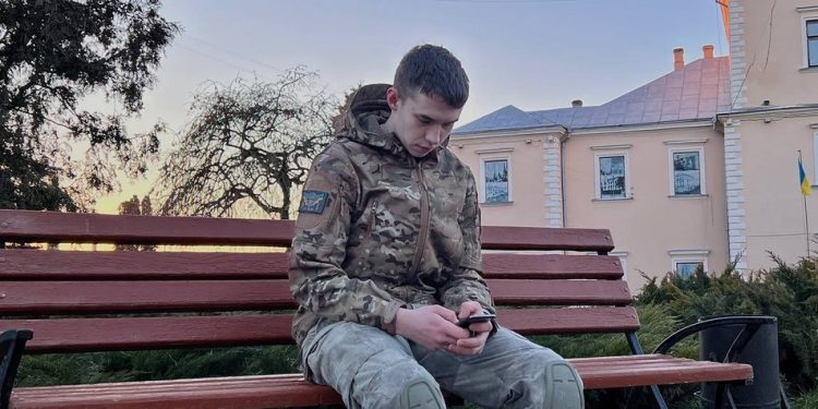 Молодий футболіст з Тернополя захищає нас на війні (відео)