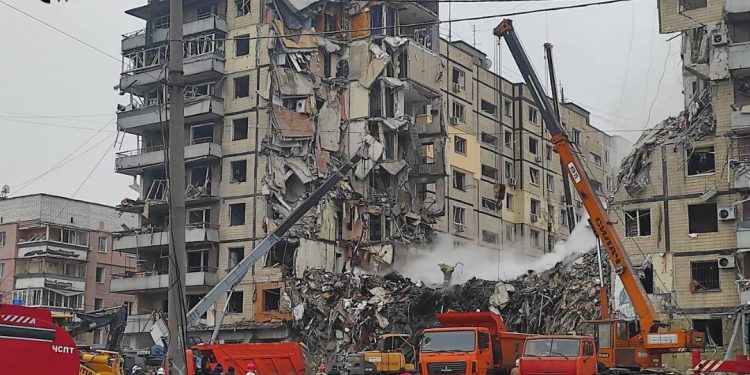 Розбір завалів у Дніпрі: що натворили росіяни