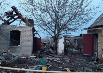 Заривавлена Донеччина: понищені будинки та постійні обстріли (фоторепортаж)