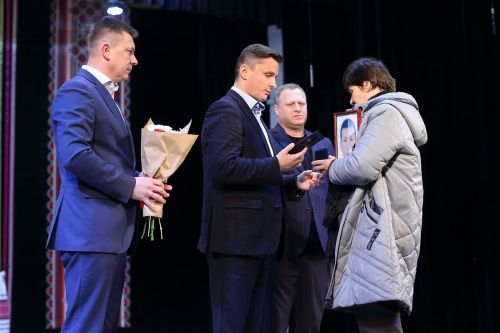 «Вони навіки в наших серцях»: у Тернополі вручили почесні відзнаки родинам Героїв з Тернопільщини (фото)