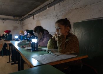 Генератор та сховище: нова реальність українських школярів