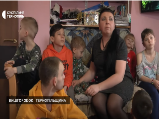 Колишня тернопільська студентка виховує 14 дітей (відео)