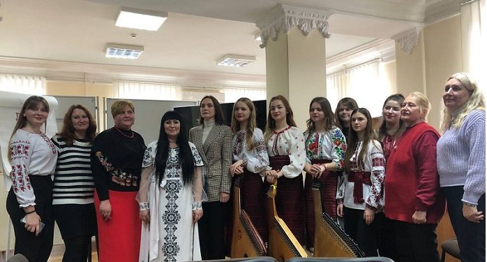 «Не біймося, а биймося»: тернопільські студенти долучилися до поетичного слова