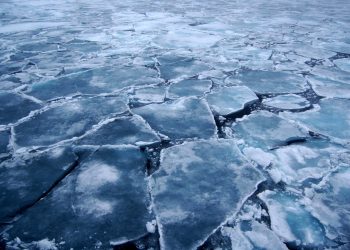 Лід не пробачає помилок! Трагедія на Тернопільщині: під кригу провaлились двоє юнaків