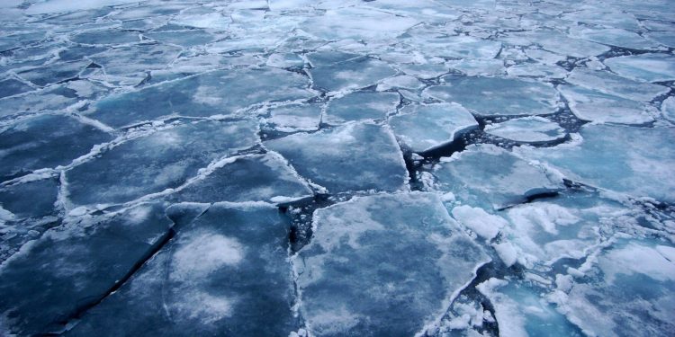 Лід не пробачає помилок! Трагедія на Тернопільщині: під кригу провaлились двоє юнaків