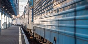 Припинять курсування чотири приміських потяги