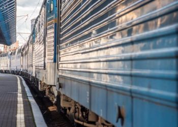 Припинять курсування чотири приміських потяги