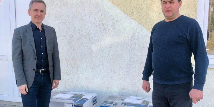 Генератори до сільської школи на Тернопільщині передали БФ «Хвилі змін»