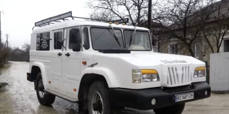 На Тернопільщині продають унікальне авто, аби допомогти військовим (відео)