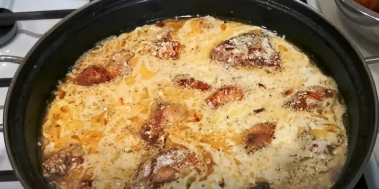 Соковите куряче м’ясо у сметанному соусі