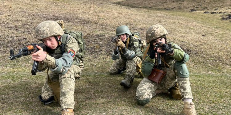 У Тернопільському коледжі тривaють нaвчaння сержaнтів-першокурсників