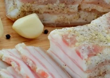 Простий рецепт пікантного смачного сала