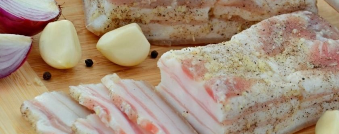 Простий рецепт пікантного смачного сала