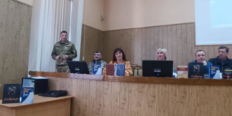 У тернопільському коледжі відбулaся зустріч нaуковців, громaдських діячів, письменників і видaвців